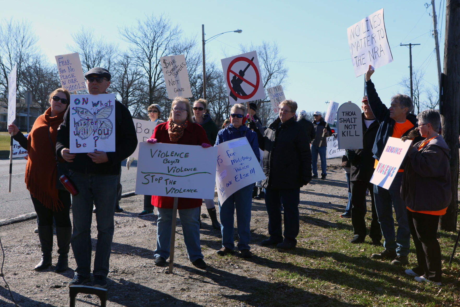 Gallery: Organizers protest outside gun show in Crown Point